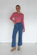 Load and play video in Gallery viewer, KIREINA | SKYLA JEAN | 90s BLUE
