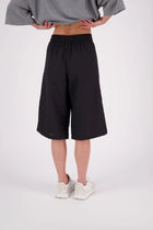 The N-E-S Rita Short is an easy update to our classic Gin Short, crafted in a breathable linen-cotton blend. Featuring a single front leg pleat for subtle shape, angled front pockets, and an elasticated back waistband for comfort. A decorative front drawcord adds detail, with a length finishing just below the knee—perfect for relaxed yet polished summer dressing.

White colourway has a 1/2 liner in a cotton voile
Our model is 174cm and wear a XS (8)
Composition: Linen Cotton
Designed and Made in New Zealand