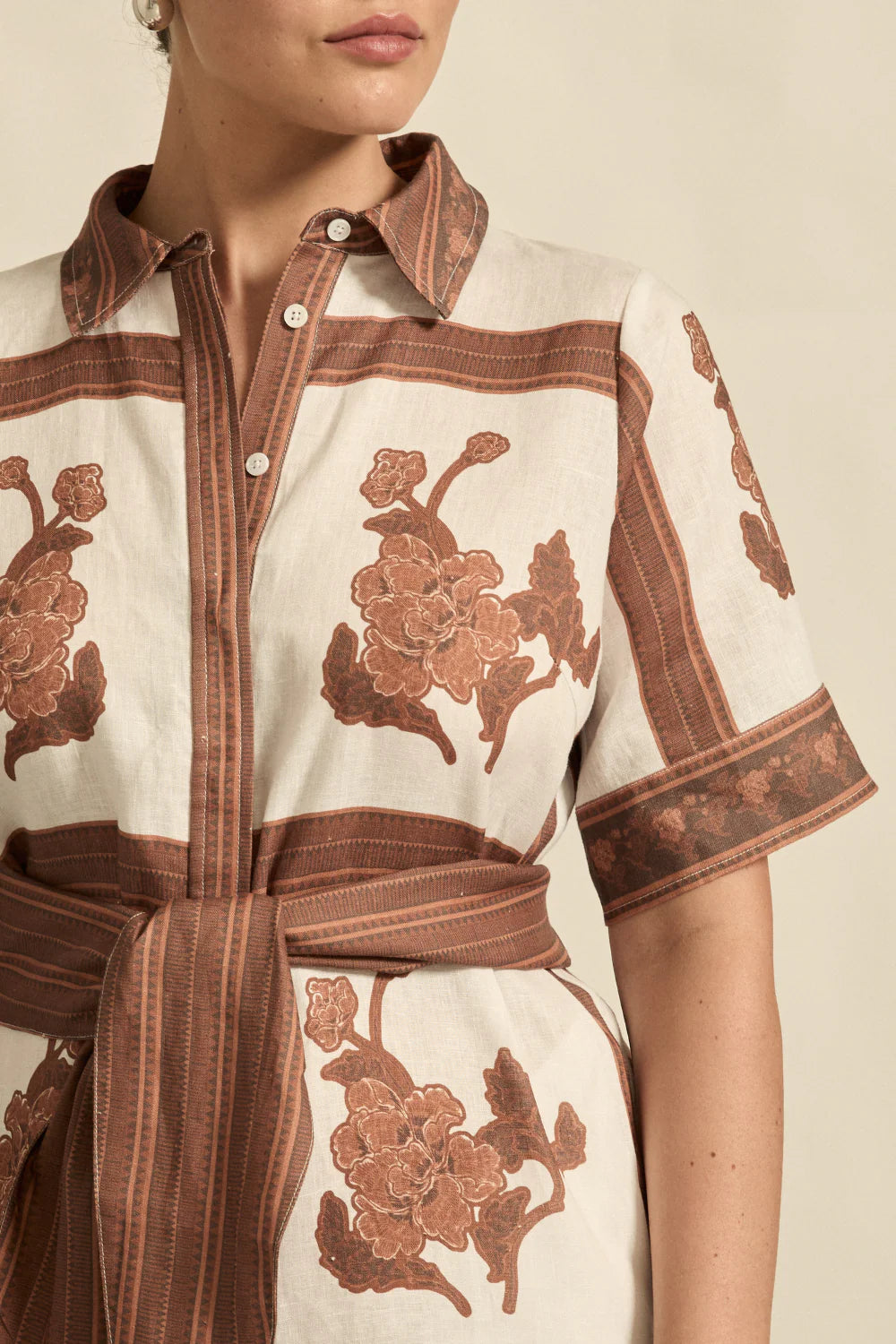 The roam dress is cut in airy linen, finished with thoughtful trim and a side split for relaxed movement. With an exclusive print crafted in luxurious and timeless mocha hues this makes the roam dress perfect for resort styling or everyday luxury.

crisp collar and covered placket deliver refined finish
custom zk exclusive coffee collage print
wide self-tie belt for tailored shape
side split and relaxed fit offer comfort and movement
finished hem and sleeve trim for elevated detail
vacation-ready and trans-