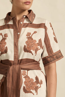 The roam dress is cut in airy linen, finished with thoughtful trim and a side split for relaxed movement. With an exclusive print crafted in luxurious and timeless mocha hues this makes the roam dress perfect for resort styling or everyday luxury.

crisp collar and covered placket deliver refined finish
custom zk exclusive coffee collage print
wide self-tie belt for tailored shape
side split and relaxed fit offer comfort and movement
finished hem and sleeve trim for elevated detail
vacation-ready and trans-