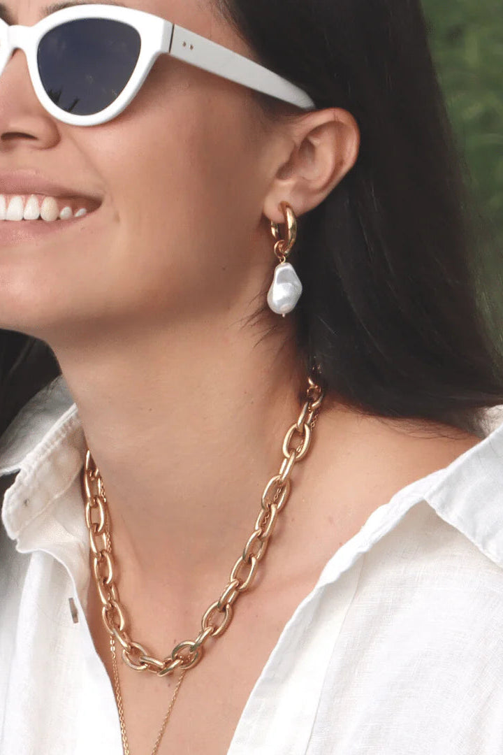 PĀMU's best-selling earring, the Rosie hoops will quickly become your go-to everyday style. Having the added benefit of removing the pearls so can use as normal hoops make these our most versatile earrings by far.