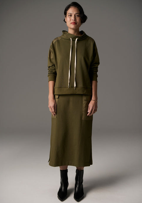 If you're looking for a casual version of the Beech Drawcord Knit, look no further! The Nuray Sweatshirt was inspired by POL's bestselling knit, remade in a sports inspired cotton terry with non stretch cotton details on the shoulders.

FEATURES:
-High neckline - natural drawcord at the centre front.
-Tonal cotton sateen panel over the shoulders.
-Dropped armholes.
-Full length sleeves with ribbed cuffs.
-Boxy fit.
-Rib detail at the hem.