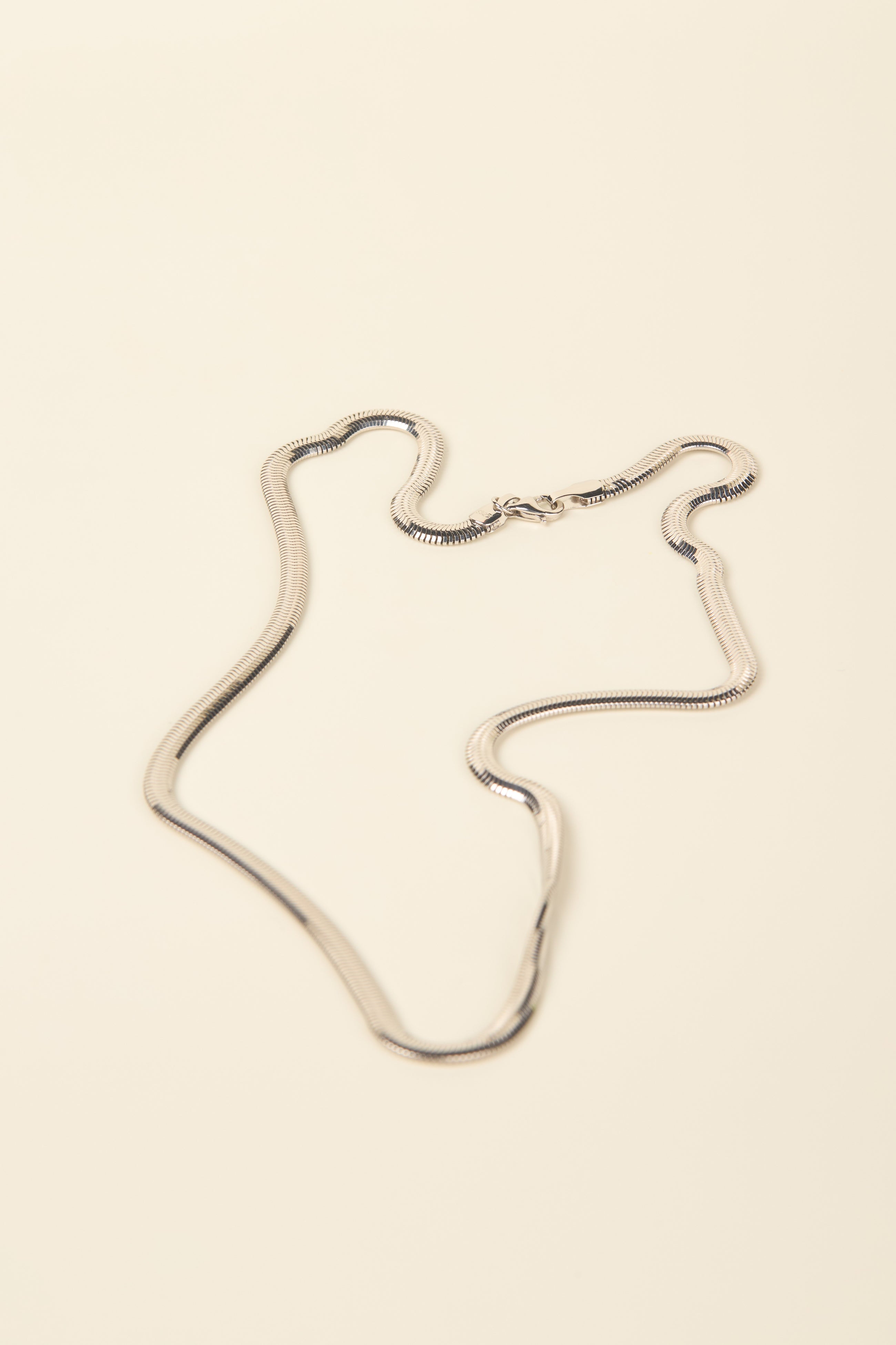 ALTA JEWELLERY | SNAKEY CHAIN NECKLACE
Sleek, modern and endlessly versatile - the Alta Snakey Chain Necklace is designed to elevate your everyday style. Crafted in premium sterling silver, this fluid chain catches the light with every movement. For a warmer finish, choose the sterling silver with 18k gold vermeil option.