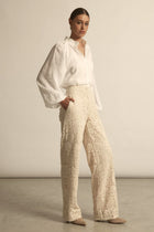 Zoe Kratzmann Sincere Top
A elevated essential with feminine nuance. the solstice top refines a wardrobe staple through light weight ramie fabric, proportion and thoughtful detail.