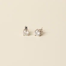 ALTA JEWELLERY | TIMELESS SPARKLE EARRINGS
Elevate your everyday look with the Alta Timeless Sparkle Earrings. Handcrafted in sterling silver, each earring features a 0.5ct moissanite gemstone set in a classic four-claw setting for maximum brilliance and security.