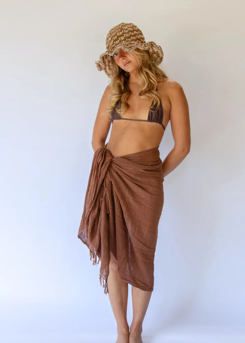 The Hobo and Hatch Solstice Pareo Shawl is handwoven in Nepal from lightweight cotton, offering a soft, breathable layer for warm days. Its sheer weave and fringed edges add a relaxed feel - perfect to tie around the waist or drape over the shoulders from beach to sunset.

Available in Natural, Tully and Tide.

Details:

-100% lightweight cotton

-Handwoven in Indonesia

-Sheer weave with natural drape

-Fringed edge detailing