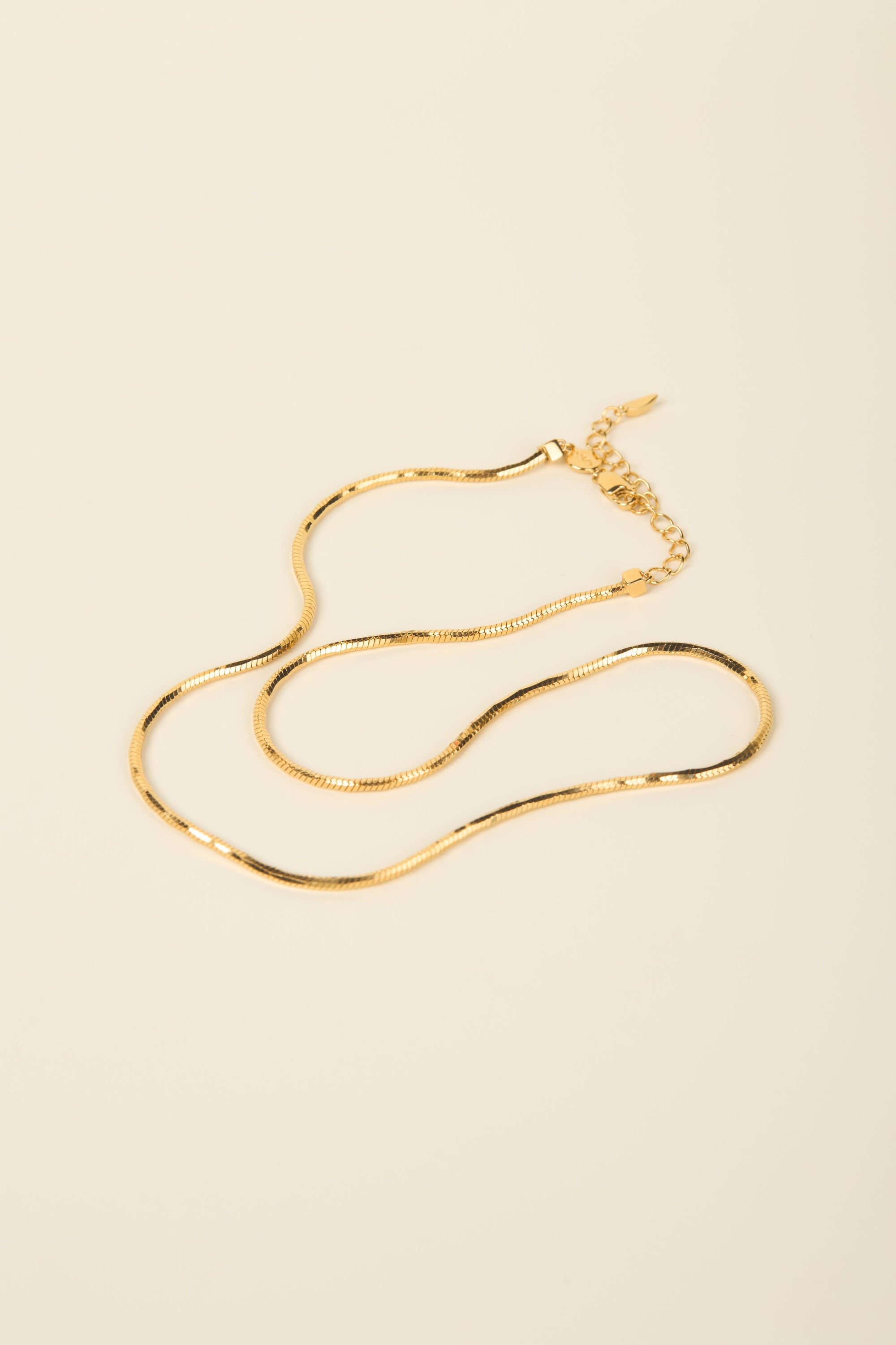 ALTA JEWELLERY | TWISTED CHAIN NECKLACE
Add texture and elegance to any outfit with the Alta Twisted Chain Necklace. Crafted in sterling silver or sterling silver with 18k gold vermeil, this beautifully twisted chain catches the light from every angle, offering subtle shimmer and modern sophistication.