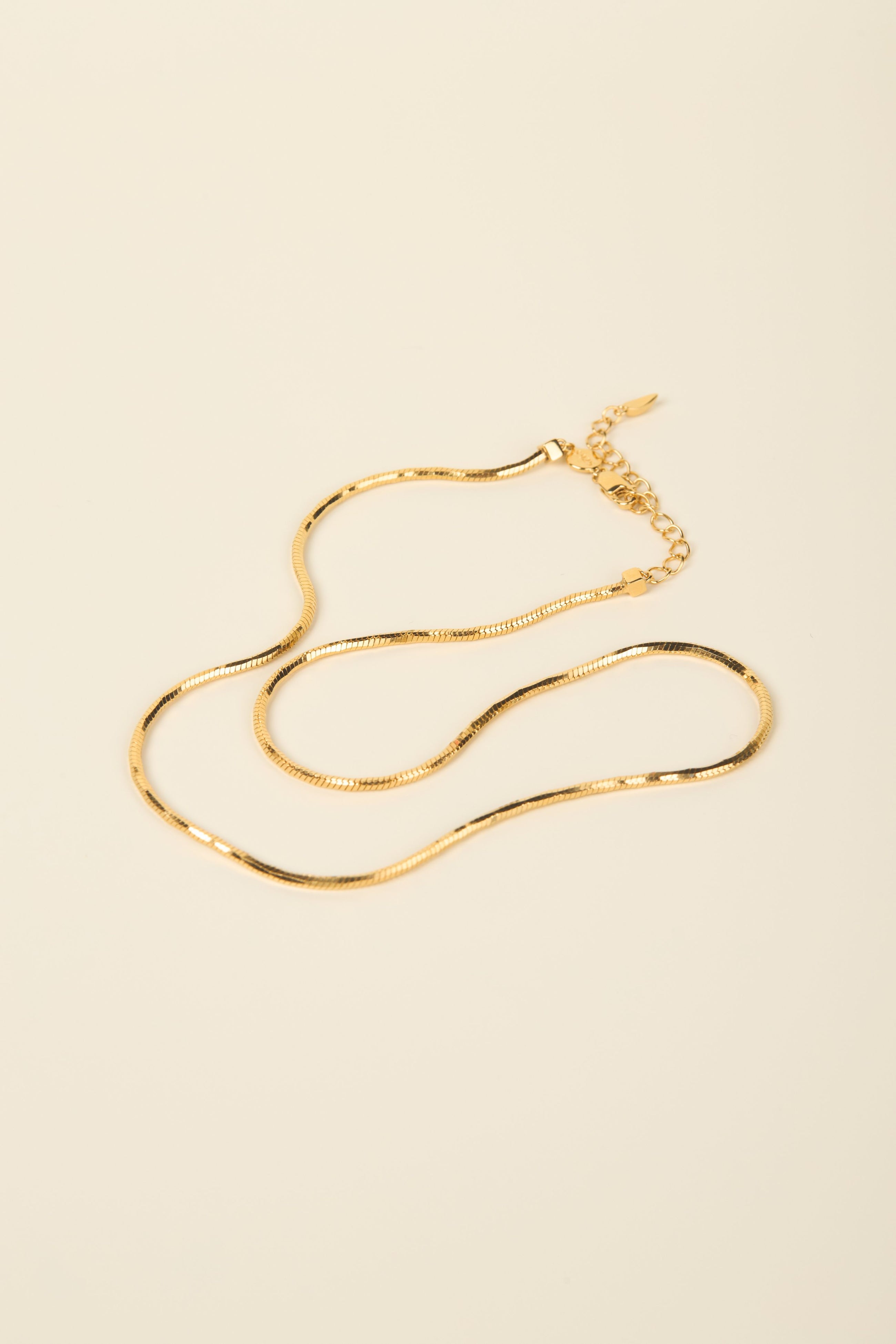 ALTA JEWELLERY | TWISTED CHAIN NECKLACE
Add texture and elegance to any outfit with the Alta Twisted Chain Necklace. Crafted in sterling silver or sterling silver with 18k gold vermeil, this beautifully twisted chain catches the light from every angle, offering subtle shimmer and modern sophistication.