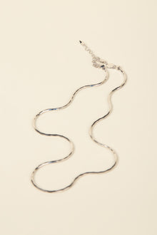 ALTA JEWELLERY | TWISTED CHAIN NECKLACE
Add texture and elegance to any outfit with the Alta Twisted Chain Necklace. Crafted in sterling silver or sterling silver with 18k gold vermeil, this beautifully twisted chain catches the light from every angle, offering subtle shimmer and modern sophistication.