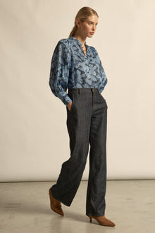 Zoe Kratzmann Vista top 
A refined transitional essential. the vista top balances softness and structure for effortless autumn–winter dressing.