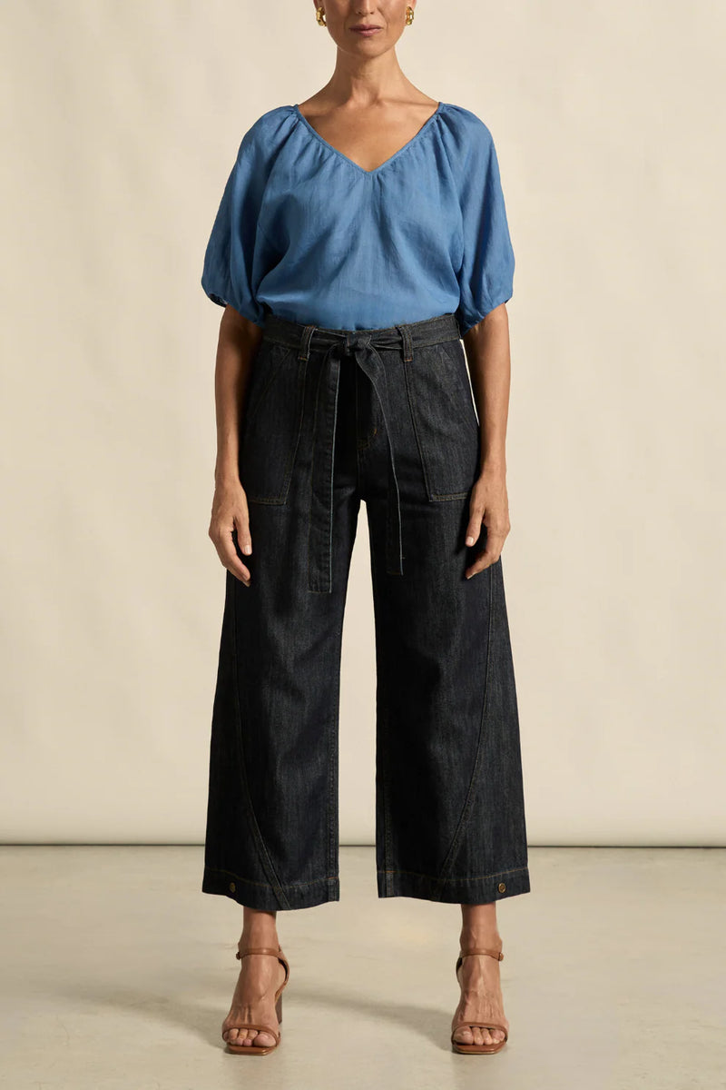 EMBARK JEAN
ZOE KRATZMANN
Designed to blur the line between pant and denim, the embark jean offers soft structure and everyday ease. its thoughtful details and silhouette make it a wardrobe essential.
cotton and lyocell blend gives the wearer a soft hand feel
curved front seams and wide-leg shape
buttoned hem for optional barrel-leg styling
matching belt and carpenter-style pockets
the perfect denim piece for day-to-night dressing
Composition: 83% Cotton, 17 Lyocell