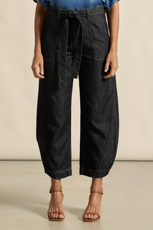 EMBARK JEAN
ZOE KRATZMANN
Designed to blur the line between pant and denim, the embark jean offers soft structure and everyday ease. its thoughtful details and silhouette make it a wardrobe essential.
cotton and lyocell blend gives the wearer a soft hand feel
curved front seams and wide-leg shape
buttoned hem for optional barrel-leg styling
matching belt and carpenter-style pockets
the perfect denim piece for day-to-night dressing
Composition: 83% Cotton, 17 Lyocell