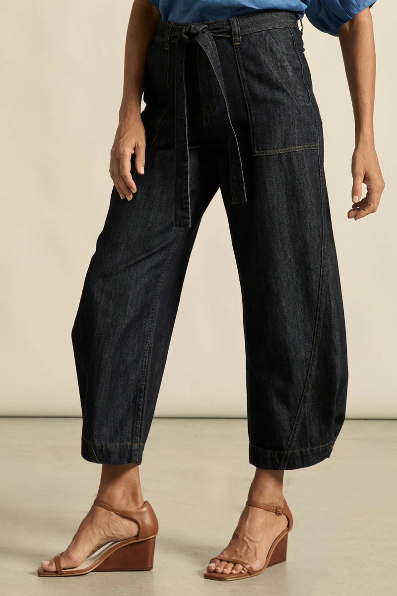 EMBARK JEAN
ZOE KRATZMANN
Designed to blur the line between pant and denim, the embark jean offers soft structure and everyday ease. its thoughtful details and silhouette make it a wardrobe essential.
cotton and lyocell blend gives the wearer a soft hand feel
curved front seams and wide-leg shape
buttoned hem for optional barrel-leg styling
matching belt and carpenter-style pockets
the perfect denim piece for day-to-night dressing
Composition: 83% Cotton, 17 Lyocell
