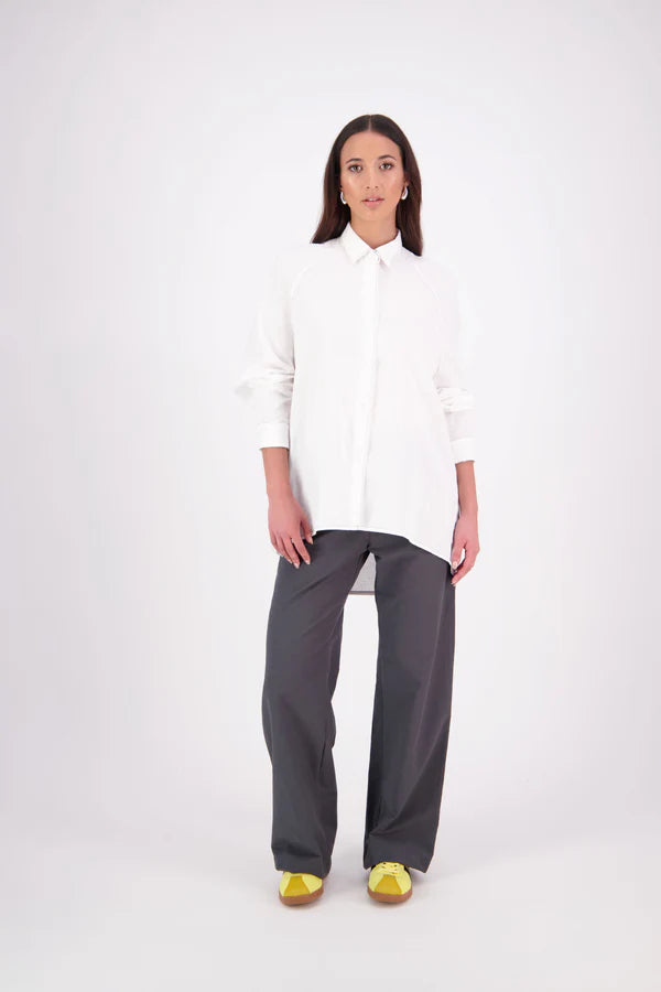 Zola cotton Shirt – Effortless Volume, Elevated Detail

The N-E-S Zola Shirt is a kimono-style oversized shirt with a relaxed, modern silhouette. Featuring a horizontal drop-back panel for added movement, 7/8 sleeves, a classic collar, centre front button placket, and button-up cuffs. A versatile piece that blends structure with flow—perfect for layering or wearing as a statement on its own.