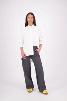 The N-E-S Gin Pants are a best-selling essential, designed to flatter all body shapes with a clean, classic cut. Featuring a flat front, elasticated back, and angled side pockets, they blend comfort and polish effortlessly. Made from a cotton blend, cool-to-the-touch, they're perfect for work, travel, or everyday wear. Whether dressed up or down, the Gin Pants are your go-to for timeless style and all-day ease.

Our model is 174cm and wear a XS (8)

Composition: cotton nylon
Designed and Made in New Zealand