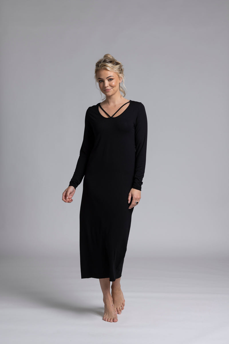The NES Long Sleeve Lattice Slip Dress is the ultimate go-to lounge dress, designed for effortless comfort and versatility. Crafted in our signature reversible lattice fabric, this long sleeve slip dress is relaxed through the body for easy wear. Wear it solo for a minimalist look, or layer with an oversized coat or shirt for elevated styling.